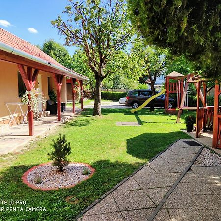 Apartman Aniko Vendeghaz Harkány Buitenkant foto