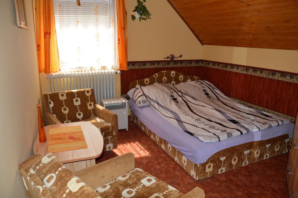 Apartman Aniko Vendeghaz Harkány Kamer foto
